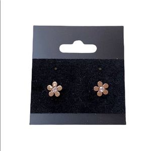 Flower shaped Gold colored Earrings